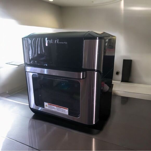 Instant Vortex Plus l Air Fryer Oven  l Black w/ Silver Accents l 10 Quart l EUC - Picture 5 of 9